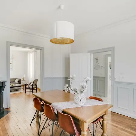 Maison Qui S'y Frotte S'y Pique Robert-Espagne