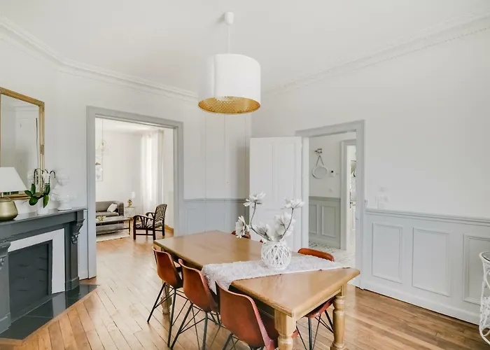 Maison Qui S'y Frotte S'y Pique Robert-Espagne