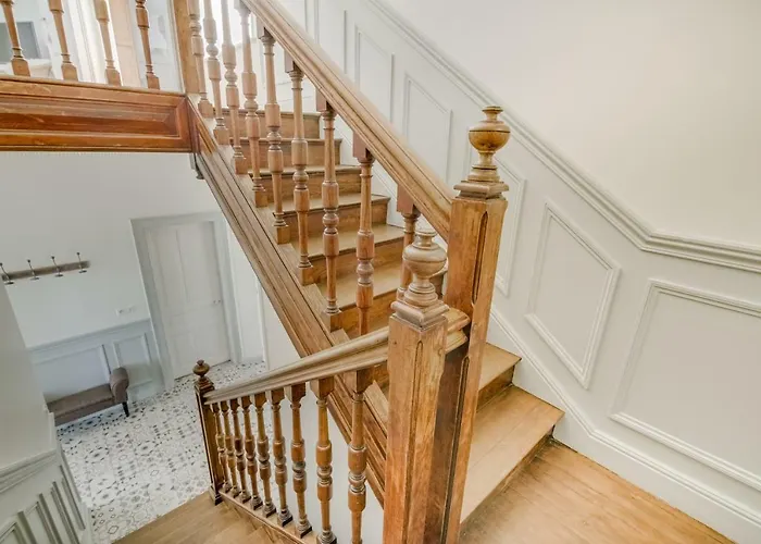 Maison Qui S'y Frotte S'y Pique